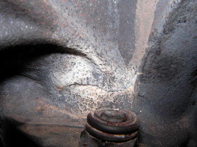 coop_manifold_crack_2.jpg
